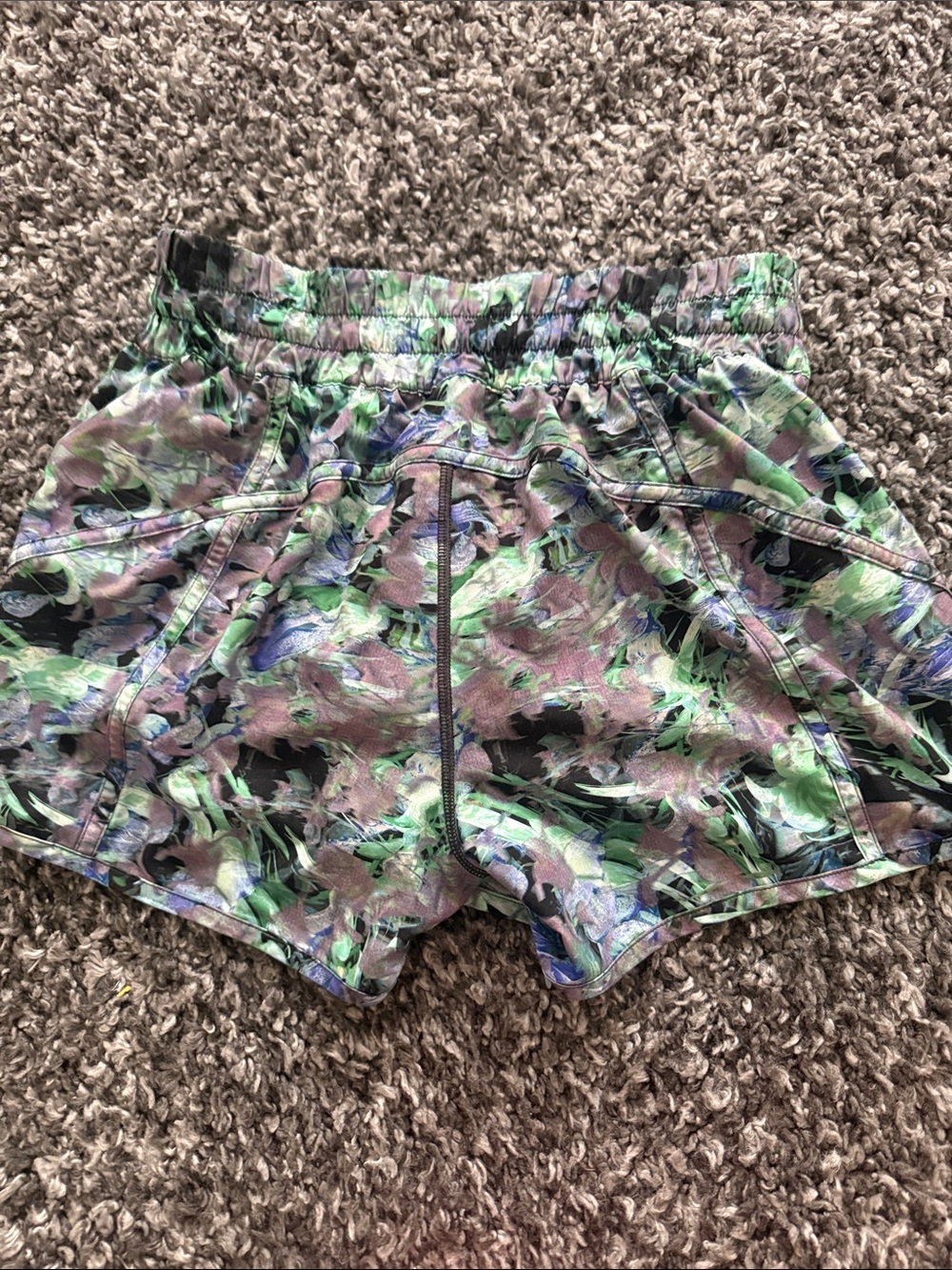 Lululemon Track That Mid-Rise Short 5" Size 8 - Picture 5 of 6